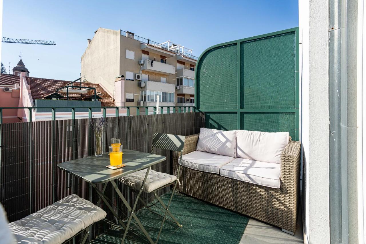 Bright Tailor Made Flat With A View In Estrela *