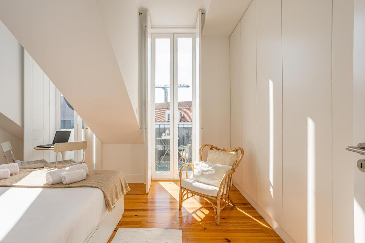Bright Tailor Made Flat With A View In Estrela *