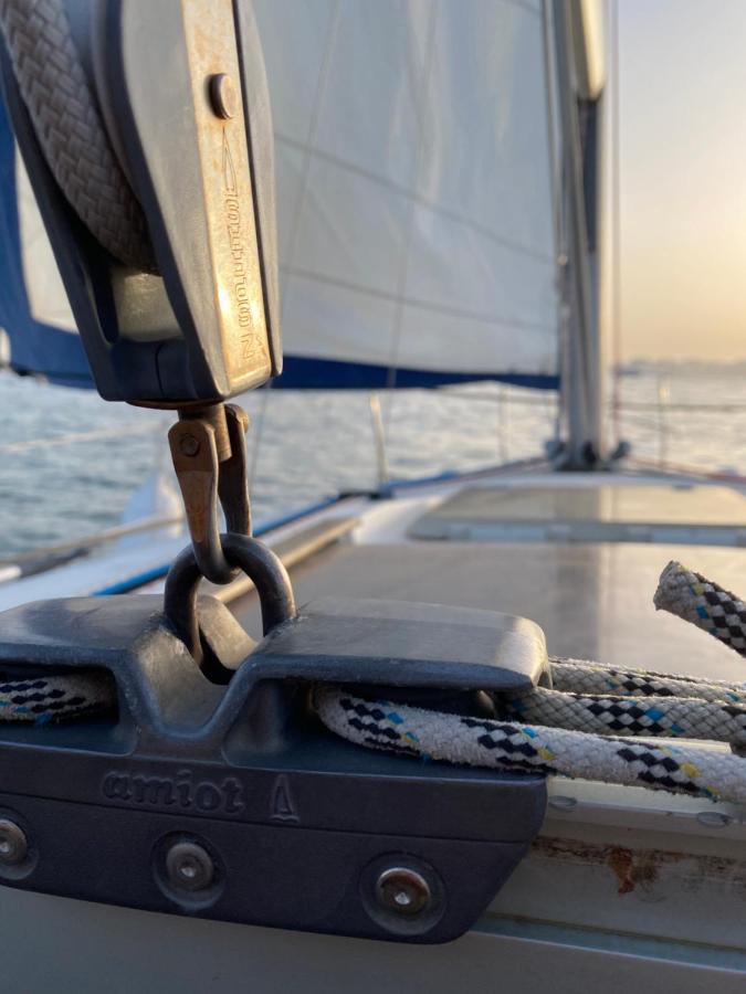 In A Boat - Hotel en barco *