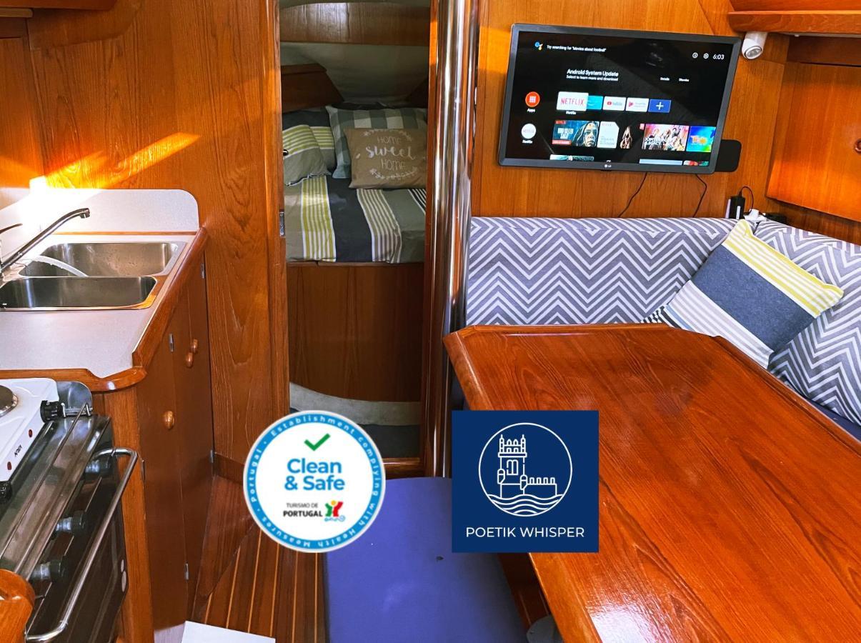 In A Boat - Hotel en barco