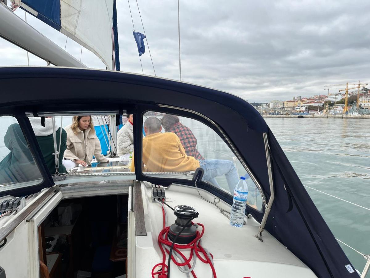 Hotel en barco In A Boat -