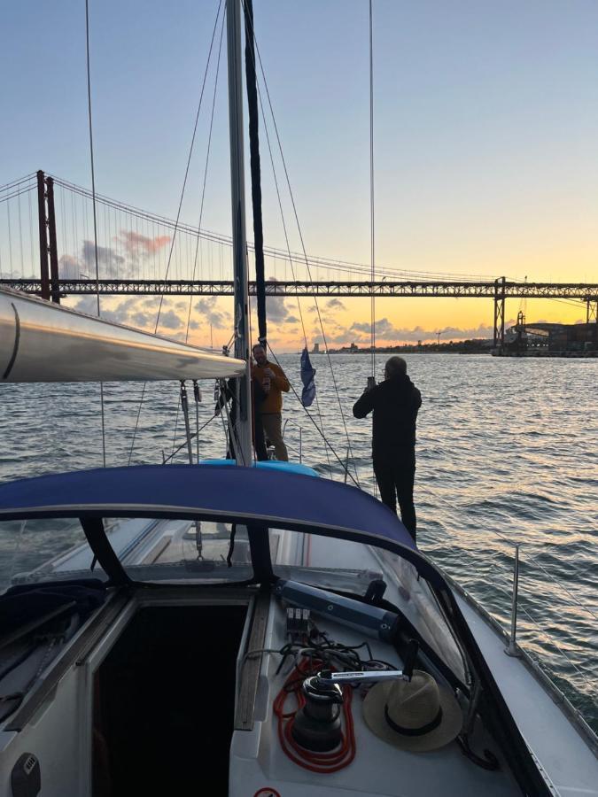 In A Boat - Hotel en barco Lisboa