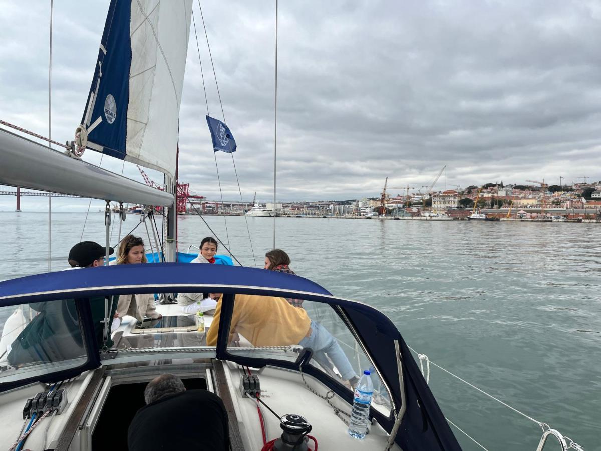 Hotel en barco In A Boat -
