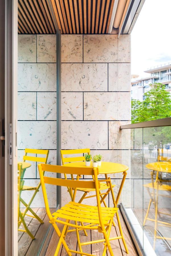 20 Modern Flat *