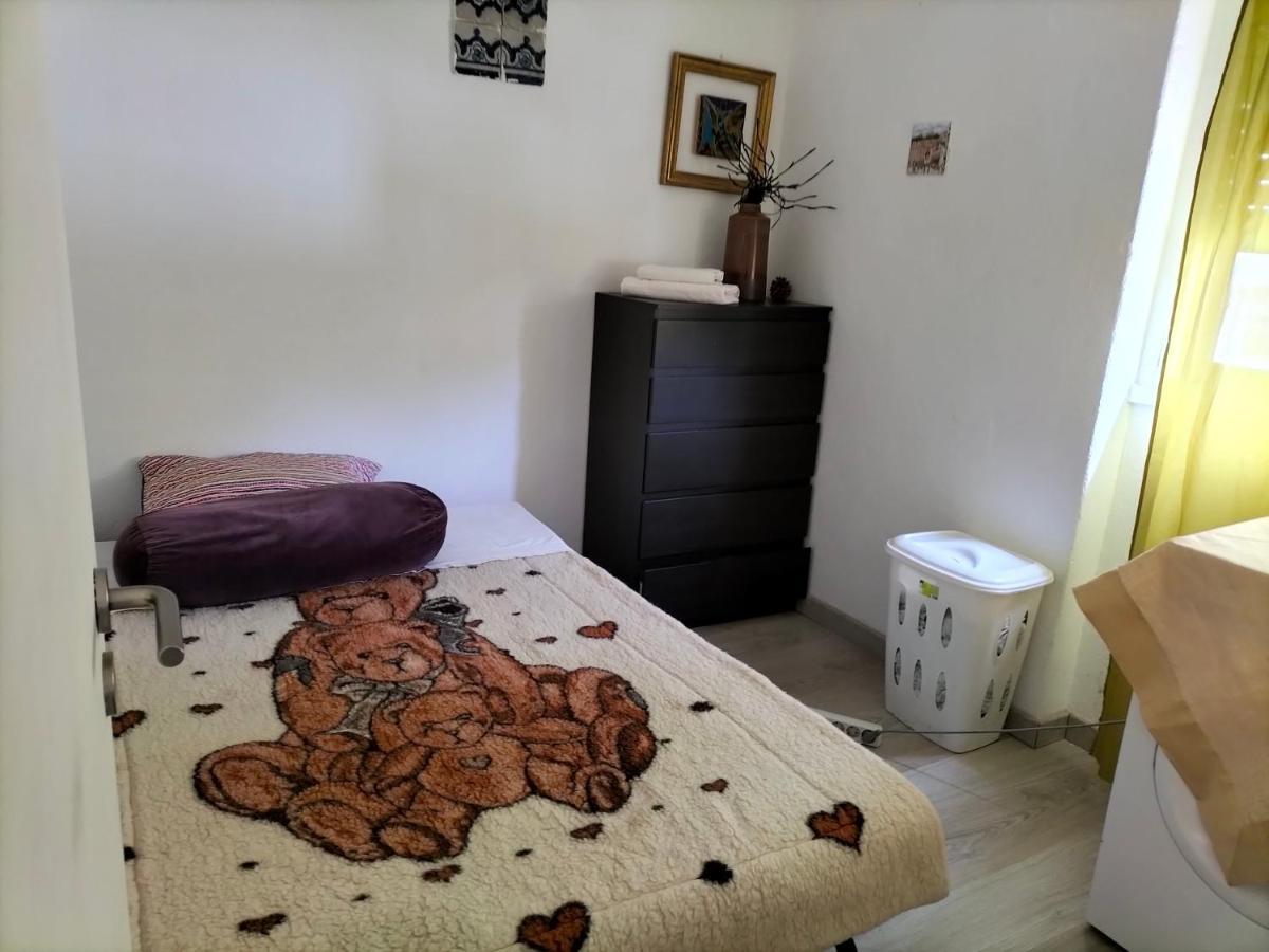 Lisboa, Madre Deus Homestay Lisbon