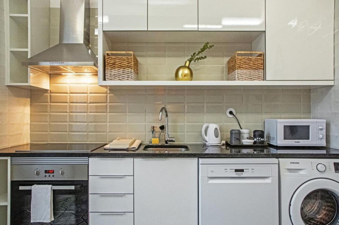 Colourful And Tasteful 2bedroom In Graca Apartment Lisbon