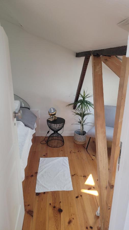 Litle Tiny In The Attic * Lisbon