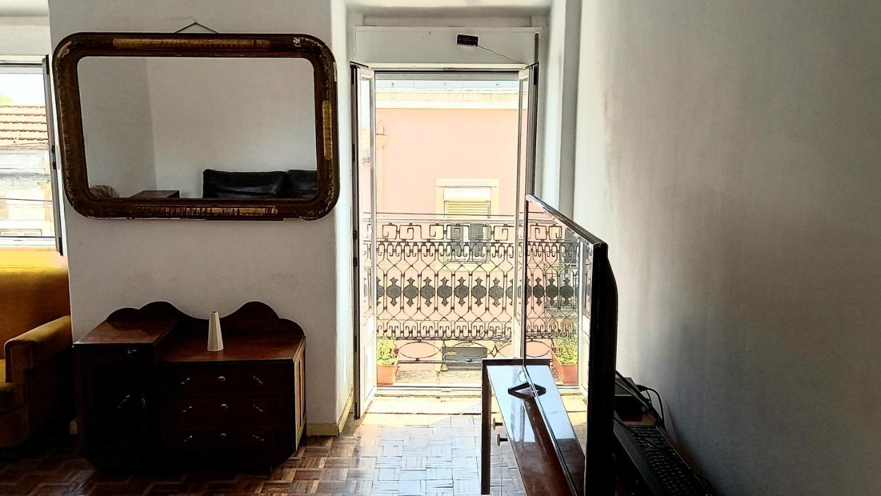 The Trivial Apartamento *