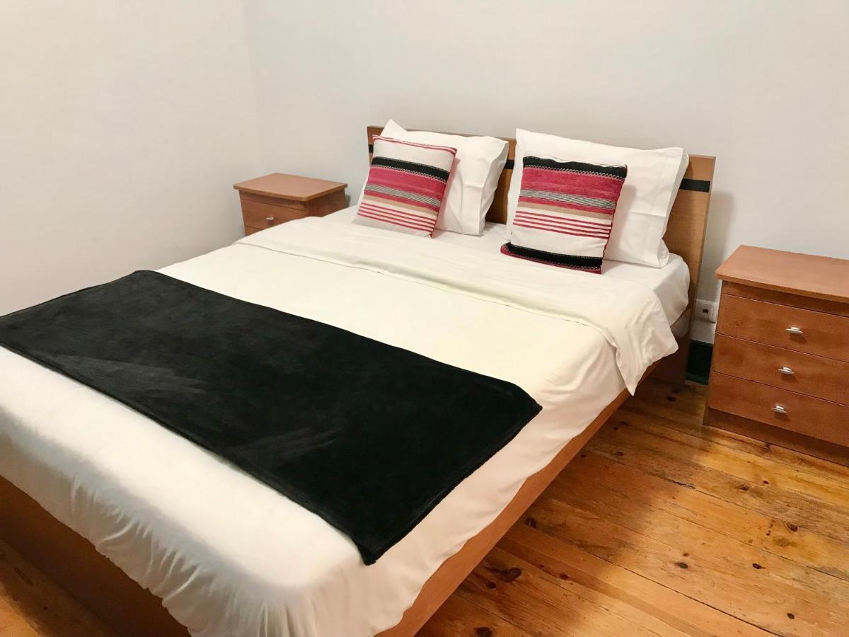 Sublime Black Bedroom Habitación en casa particular Lisboa