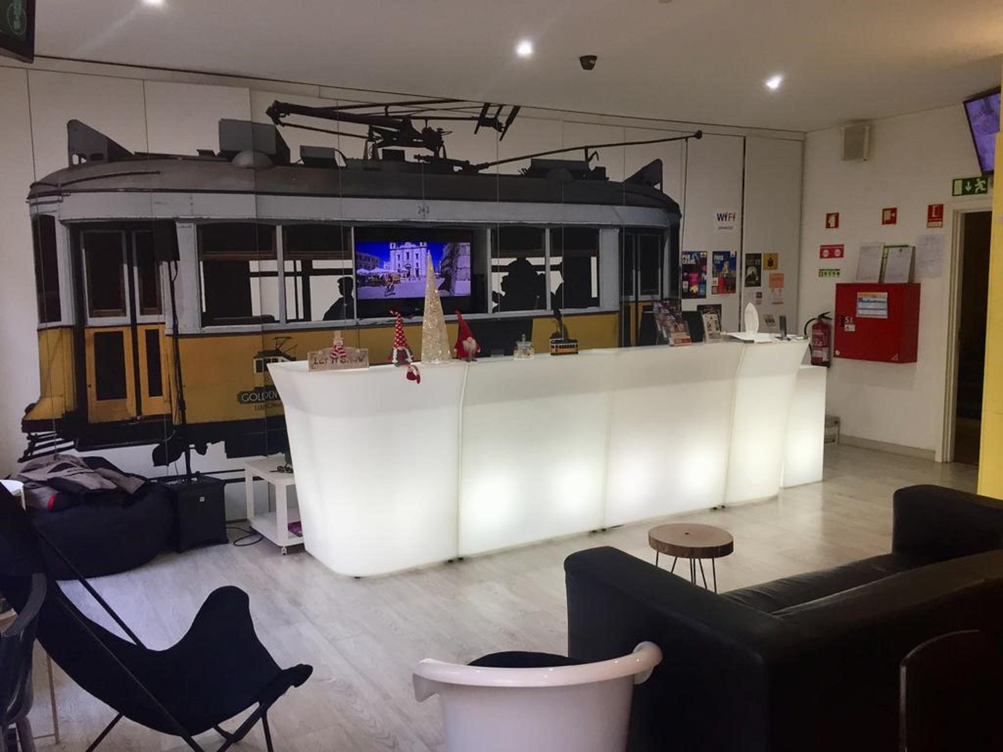 Hostal Golden Tram 242 &