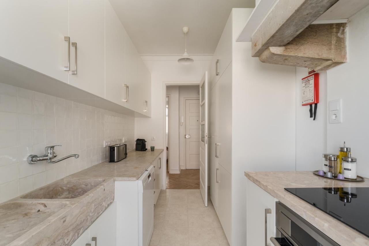 Casa Boma - Shining & Spacious With Balcony - Alvalade I