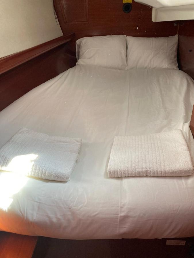 Sea Bloom - Sleep & Sail In Tejo Hotel en barco Lisboa