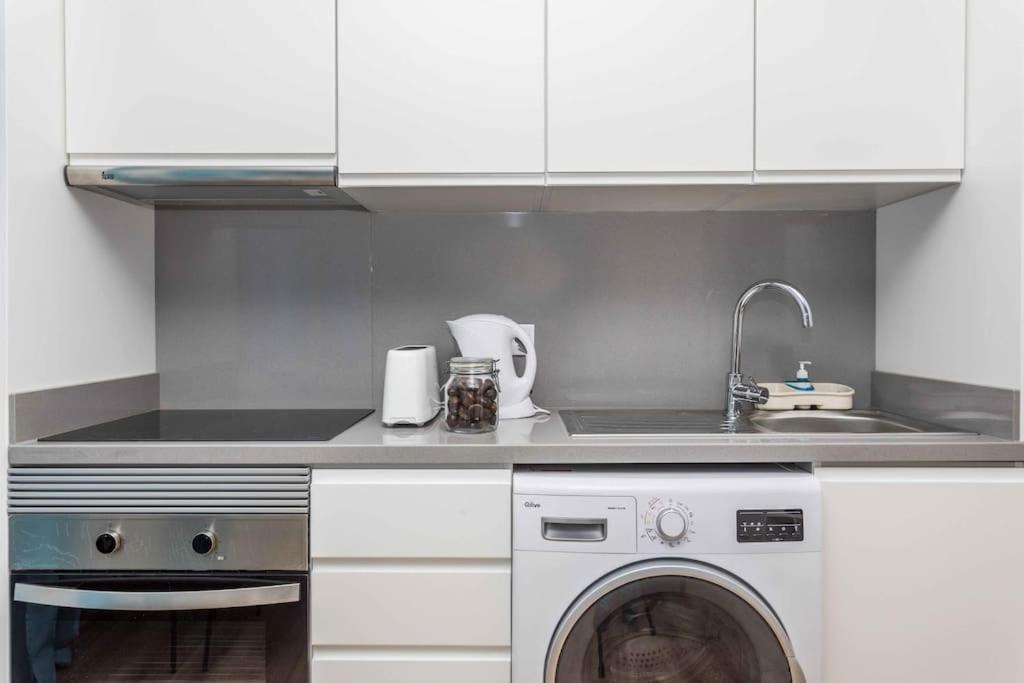 Brandnew Designer's 2-bed 1011d