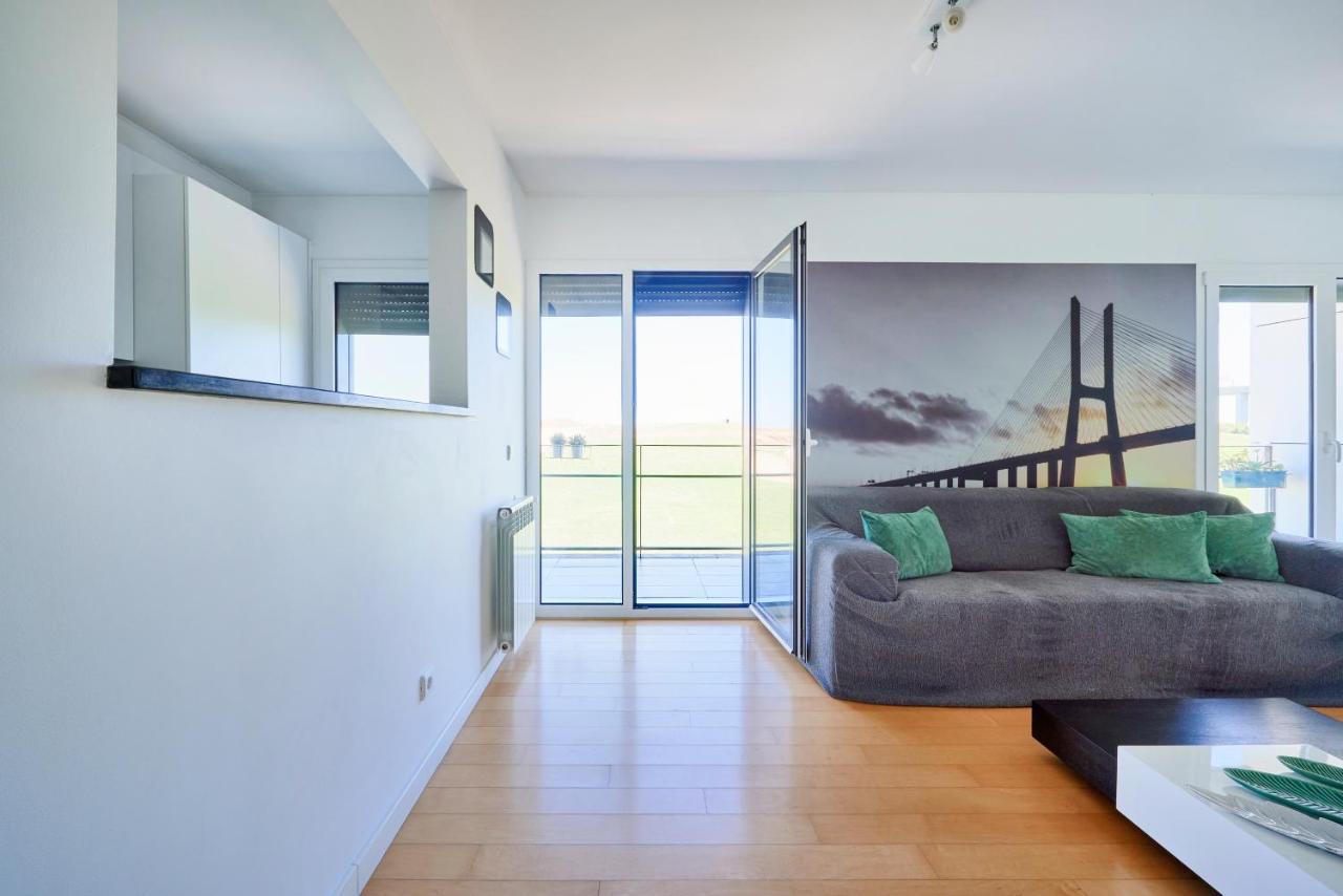 Bridge River @ Parque Nacoes Apartment Lisbon