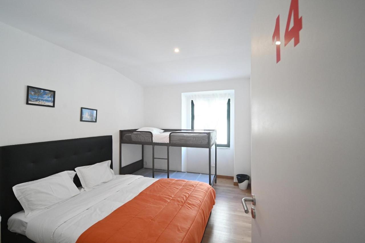 7 Requinte Hostal *