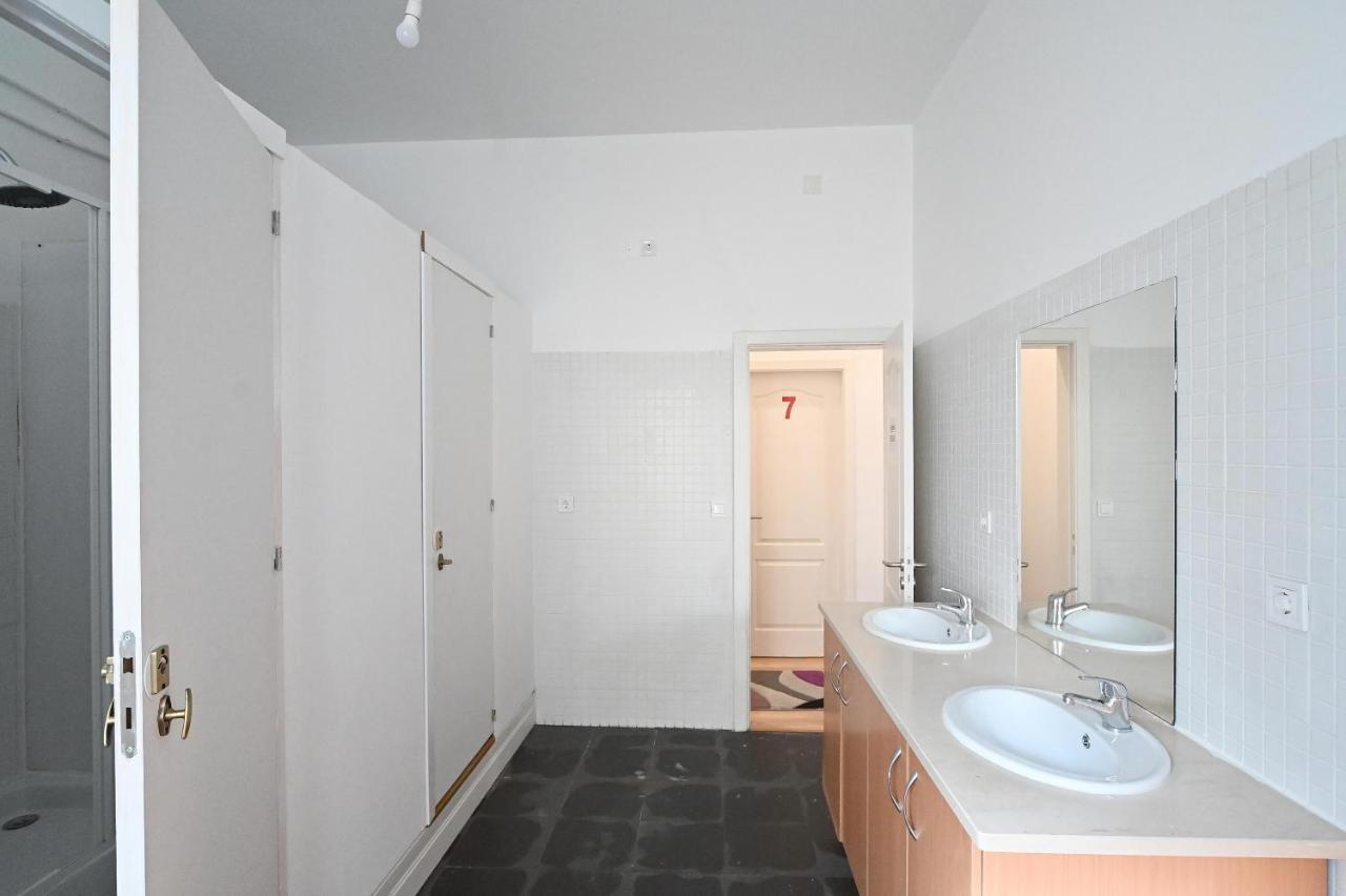7 Requinte Hostal *