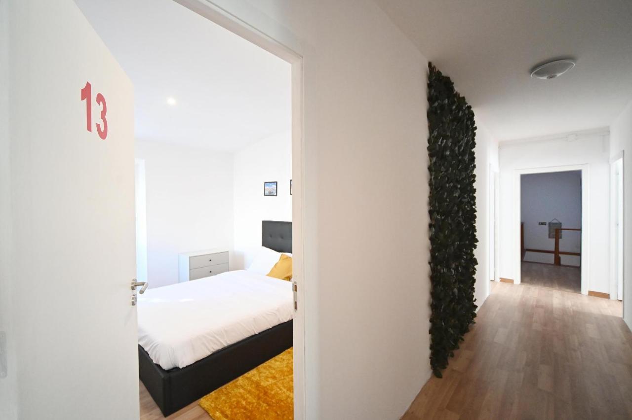 7 Requinte Hostal *