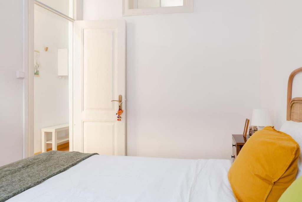 Two Bedroom Cozy Flat By River In Quiet Art Zone Apartamento