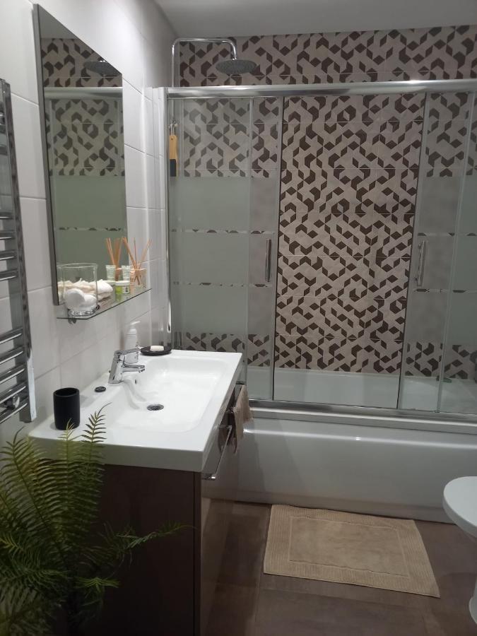 Charme Et Confort Au Coeur De Graca Habitación en casa particular *