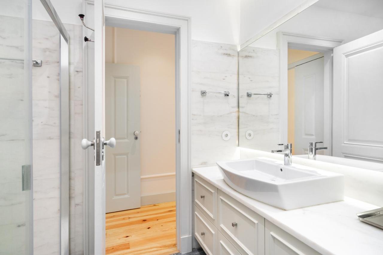 Apartamento Whome Luxury In Prime Location W/ Ac, Lift & Private Patio Lisboa