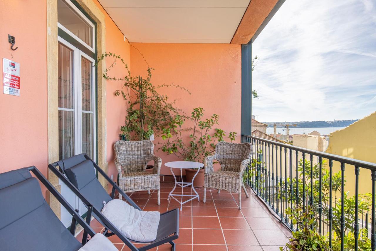 Castelo Design Aparment W/ Balcony & Super View By Lovelystay * Lisboa