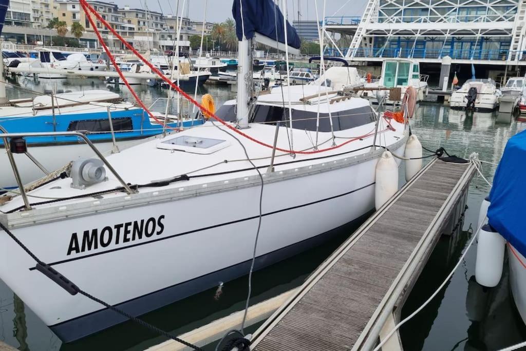 Botel Num Veleiro Em Lisbon