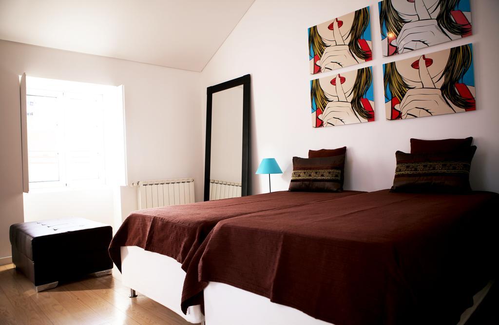 Triplex With Garage - Praca Flores Lisboa