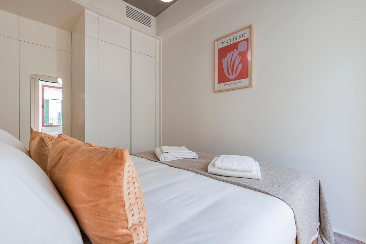 Deluxe 2bdr W/ Patio By Lovelystay Apartamento Lisboa