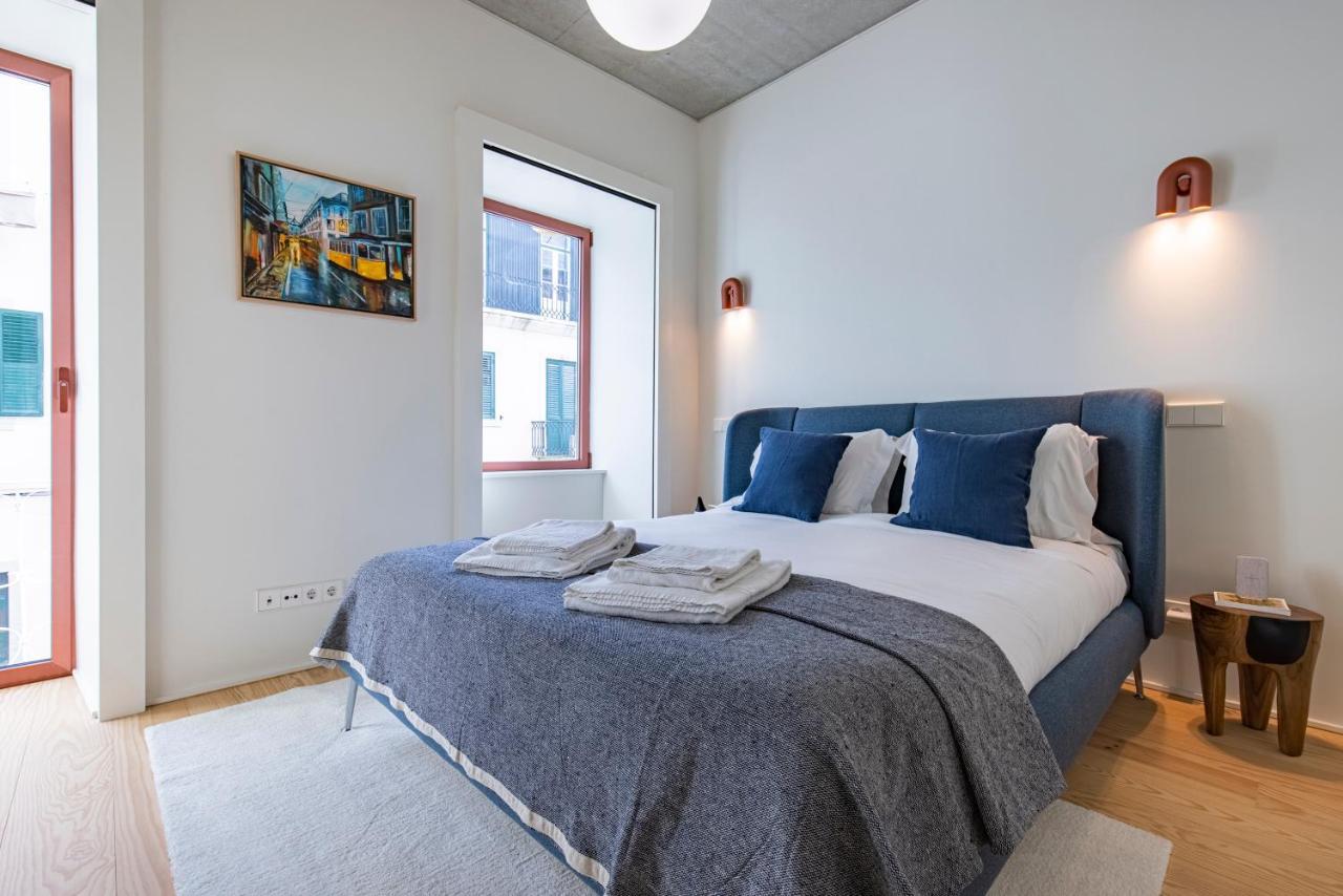 Deluxe 2bdr W/ Patio By Lovelystay
