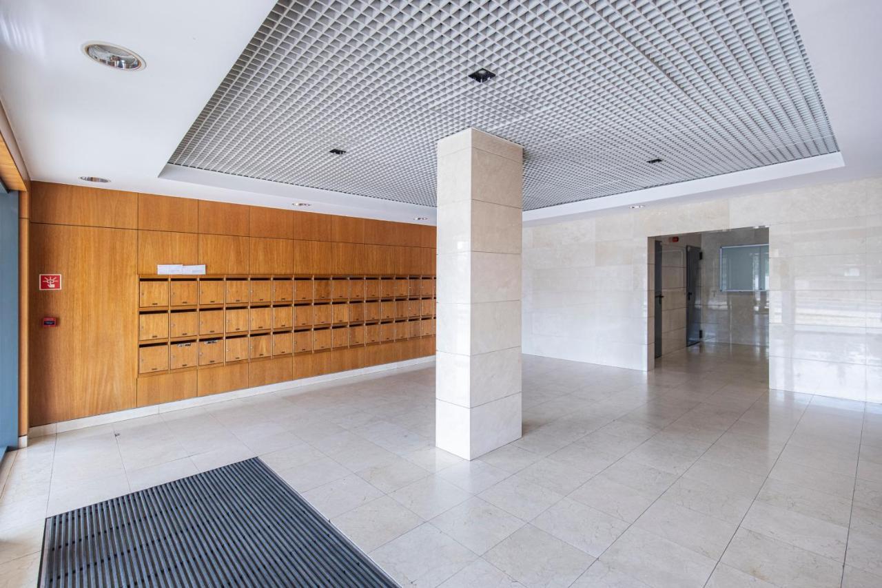 Apartamento Fancy W/metro At Doorstep By Lovelystay
