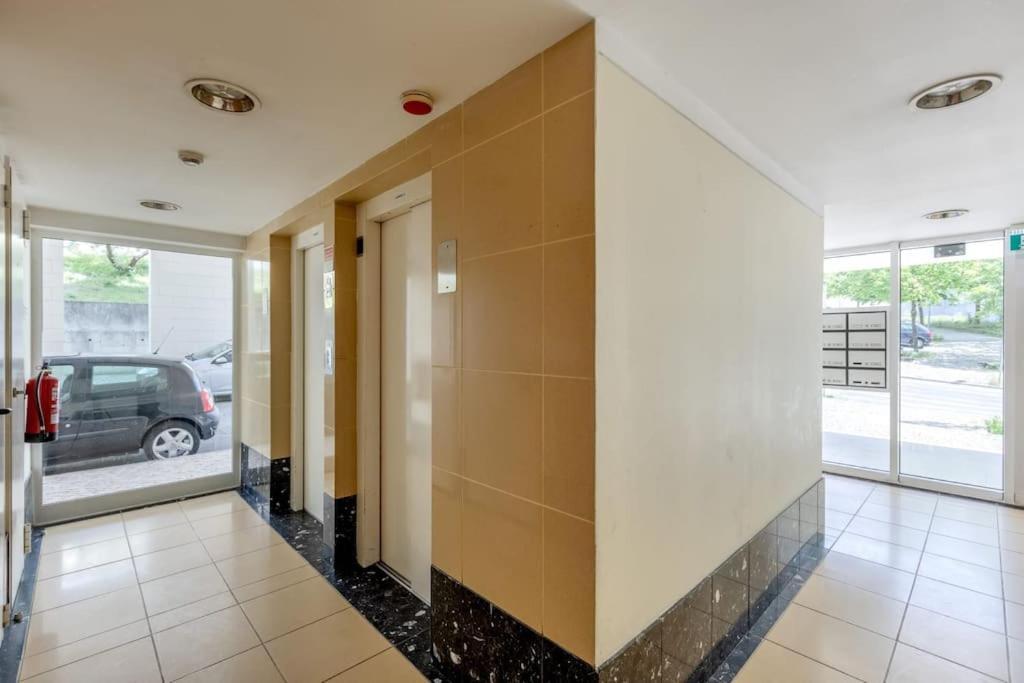 Spacious 3-bedroom In Apartamento *