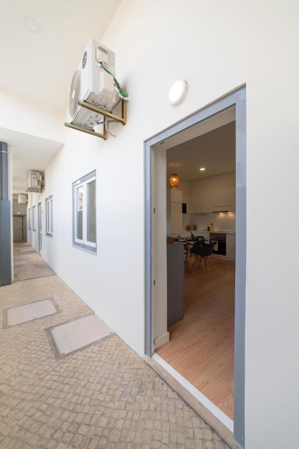 Monsanto Hill House - No. 565 -1 E *