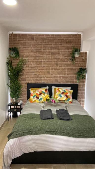 Artistic Digital Getaway - Patio & Great Location! * Lisboa