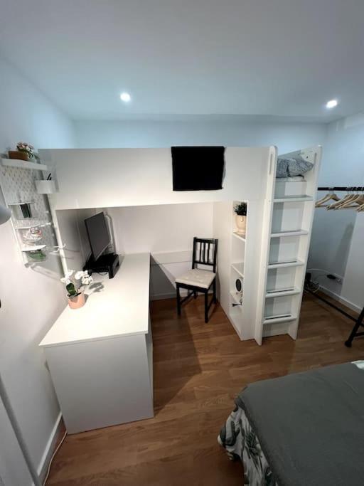 Luxury Artistic Digital Nomad Getaway W/ Terrace
