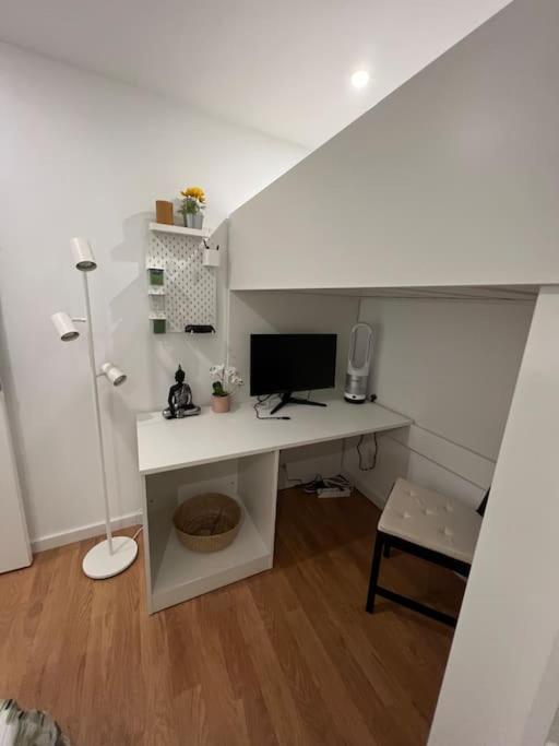 Luxury Artistic Digital Nomad Getaway W/ Terrace *