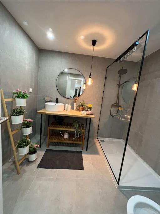 Luxury Artistic Digital Nomad Getaway W/ Terrace *