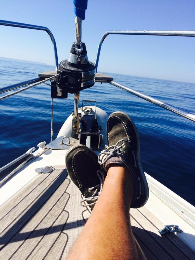 Veleiro Oceanico De 12 M Hotel en barco