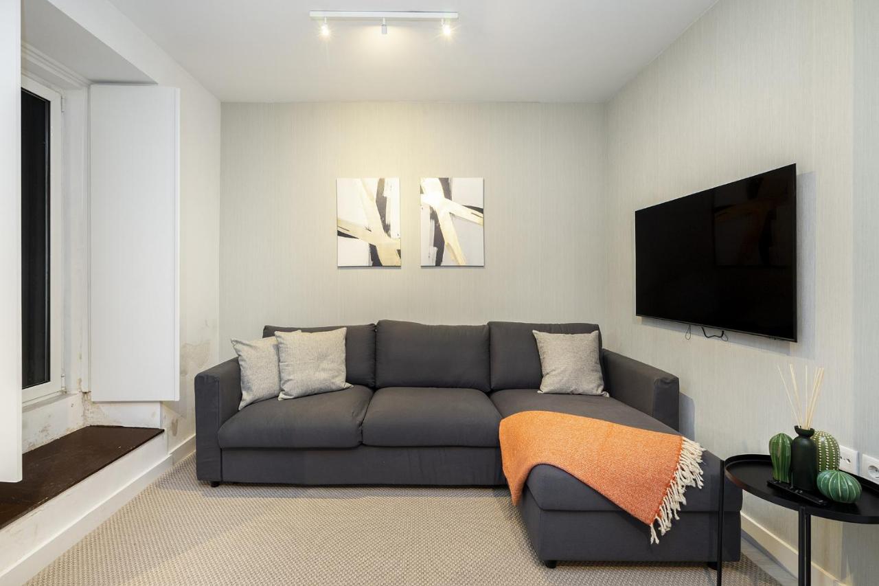 Whome Lisbon's Kept Secret: 2-bed W/ac & Patio *