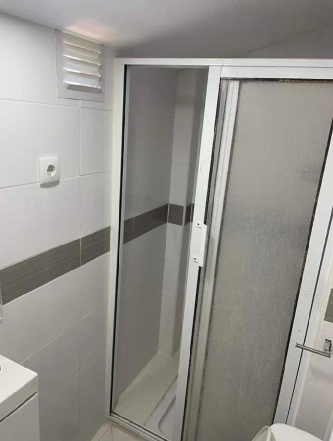 Apartamento Bernardim Ribeiro 3 Andar Bed and breakfast *
