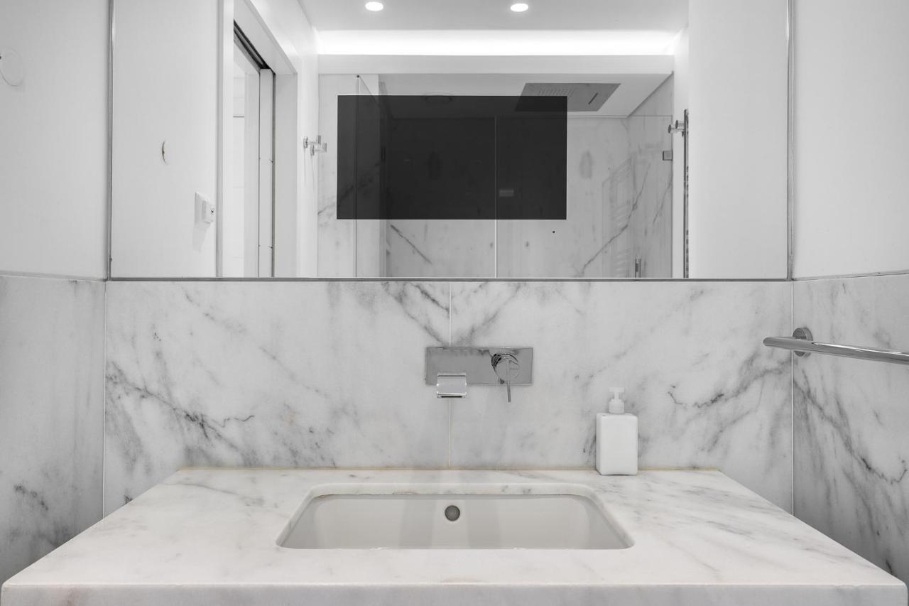 Whome Urban Retreat: Downtown Luxury, Parking, Ac & Elevator