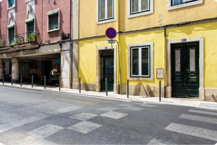 Apartamento Campolide Door