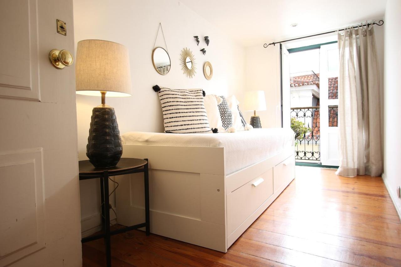 Apartamento Chic Urban Retreat At Downtown With Balcony & Views
