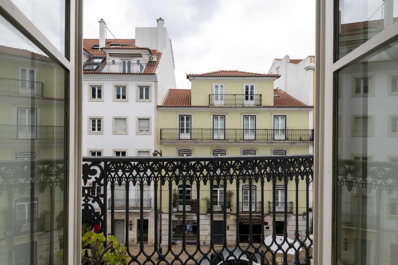 Italian Design In Principe Real Apartment *