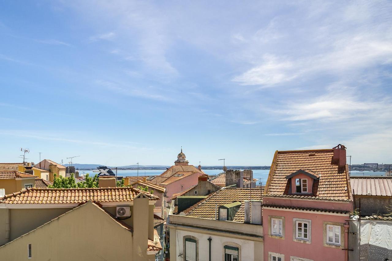 Whome Alfama 2-bed Minimalist Retreat For Digital Nomads & Remote Workers