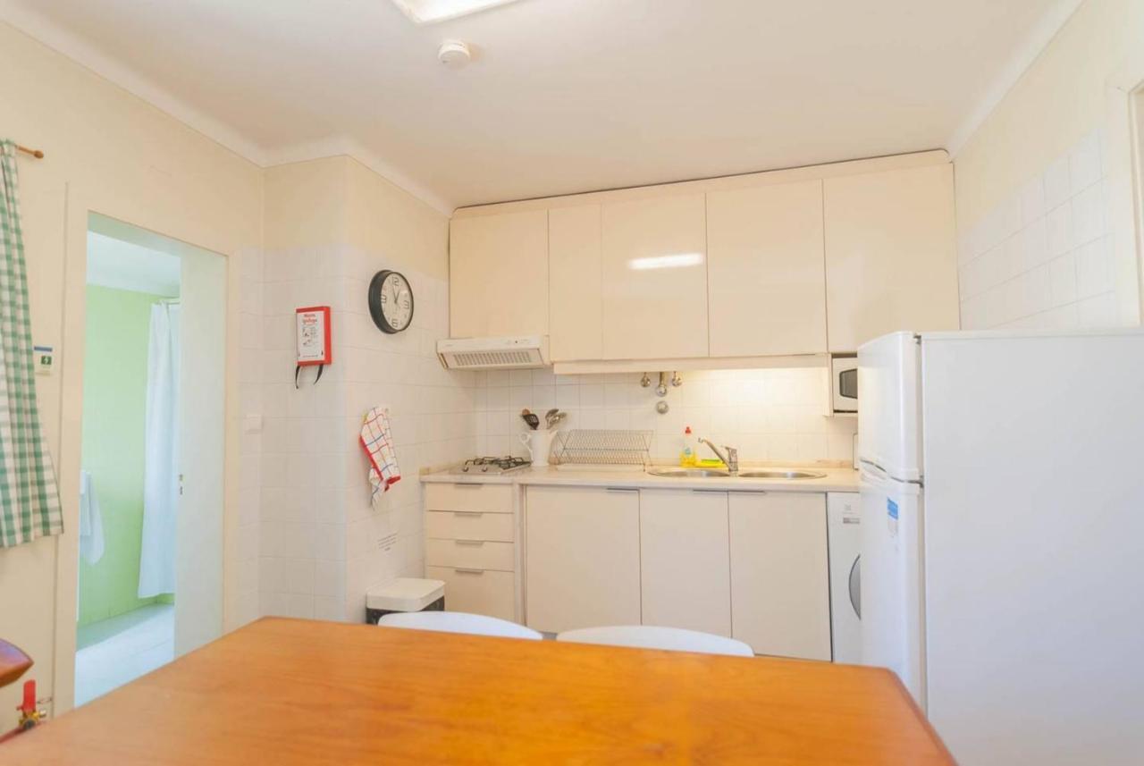 Apartamento Cozy Two Bedroom In Santa Marinha Lisboa