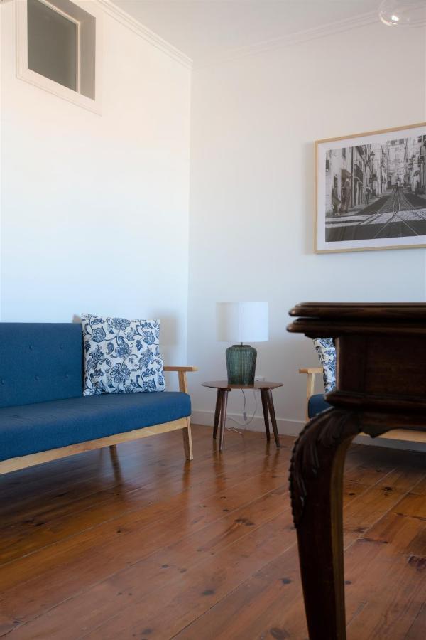 White & Blue Vintage In Graca * Lisbon