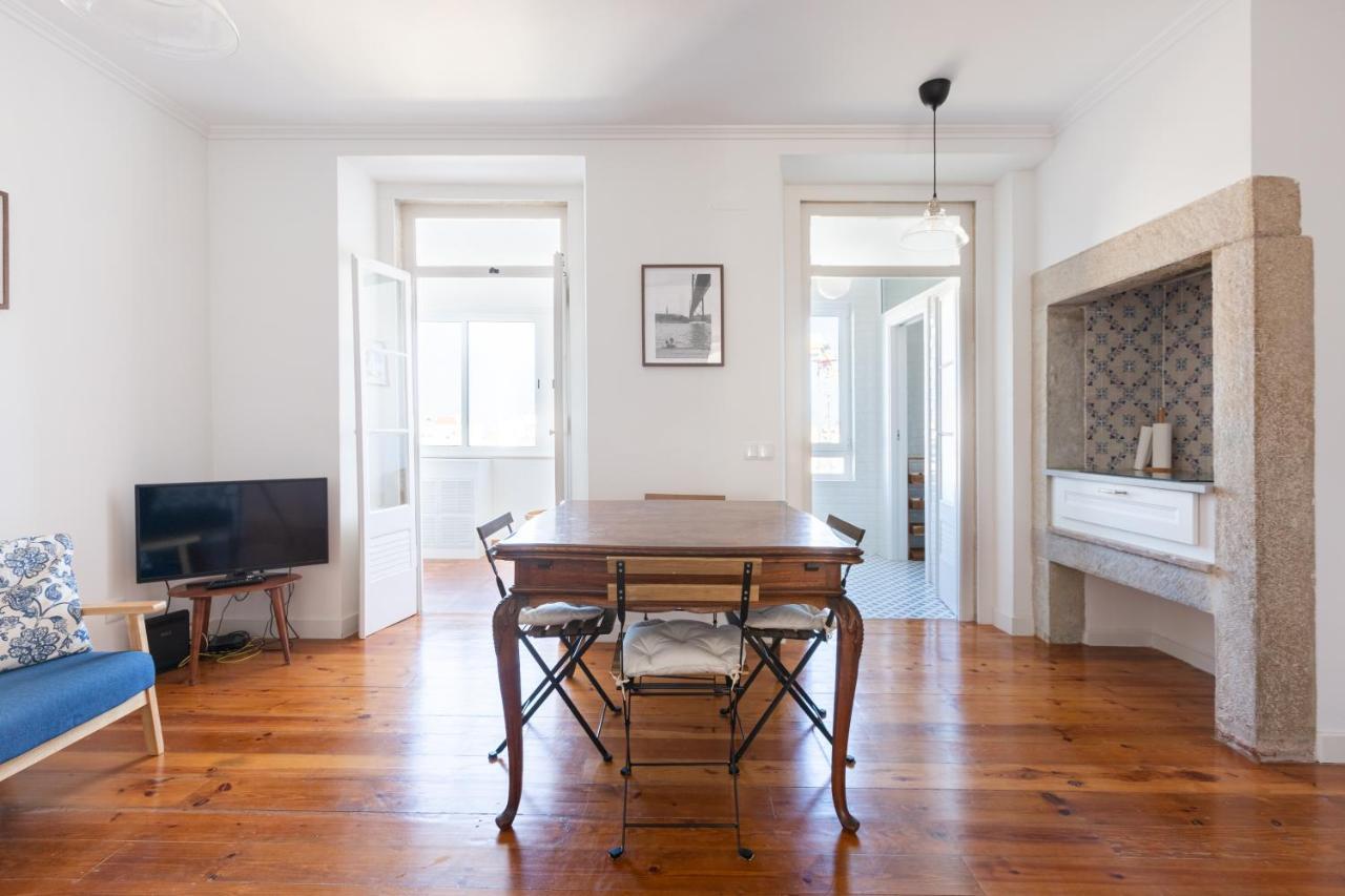 Apartment White & Blue Vintage In Graca Lisbon