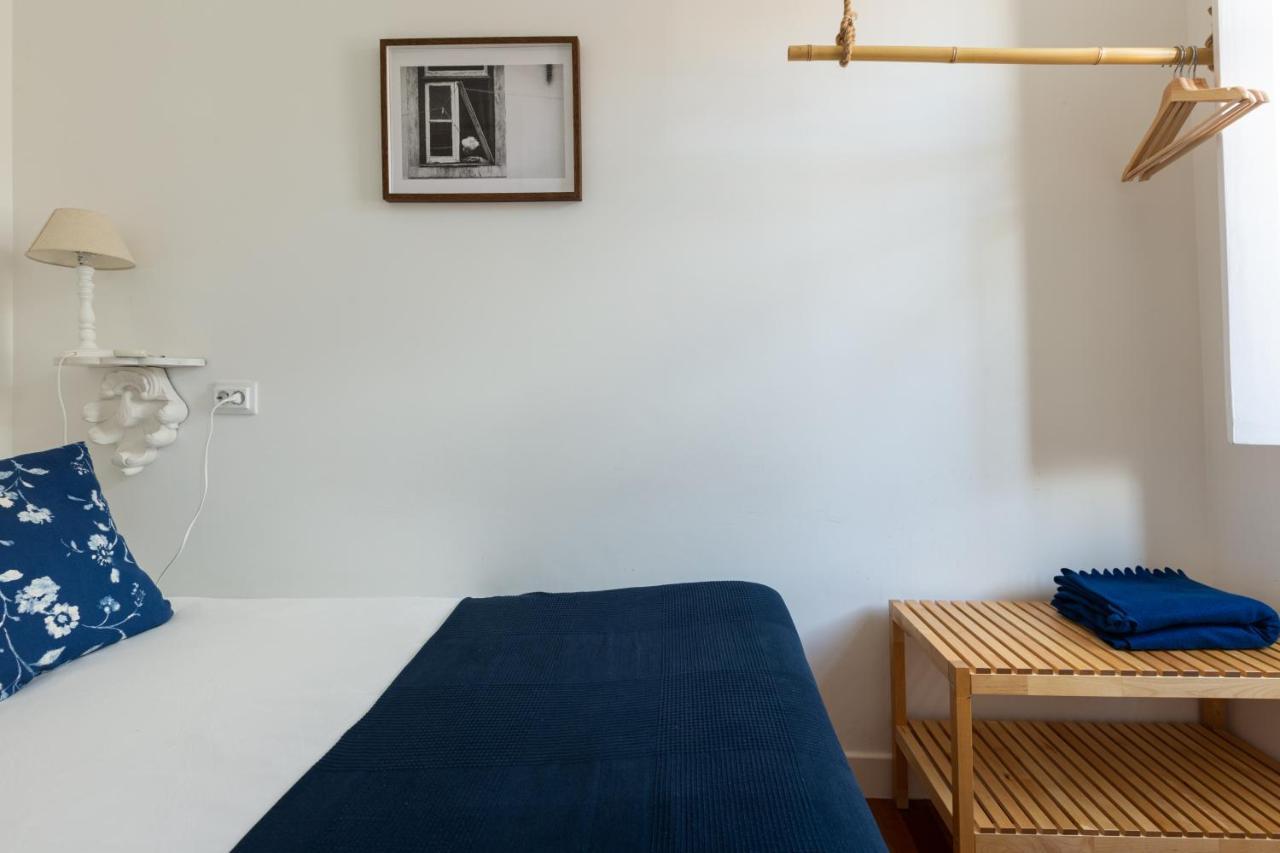 White & Blue Vintage In Graca Apartment