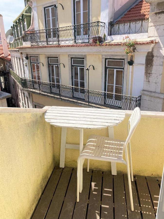 Fabulous T2 With Balcony In Rossio *