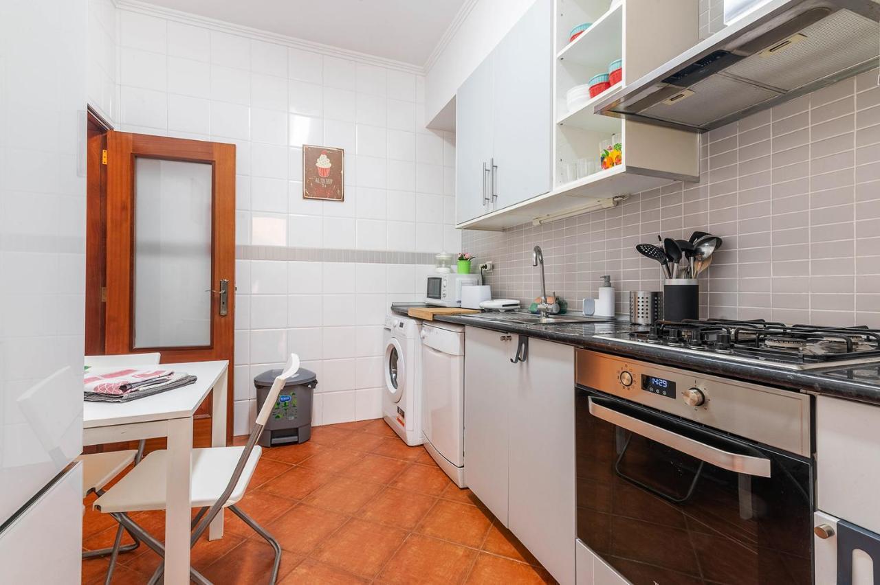 Alm- Spacious. Sunny. Patio. Quiet Area. Fast Wifi Lisboa
